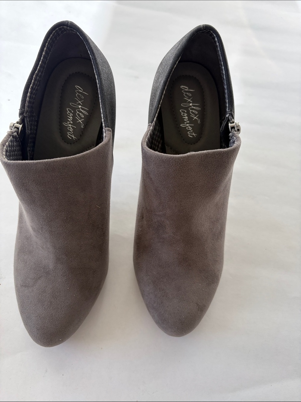 Deflect by comfort Gray & Suede Ankle Booties with Side Zip size 7 Wide like new